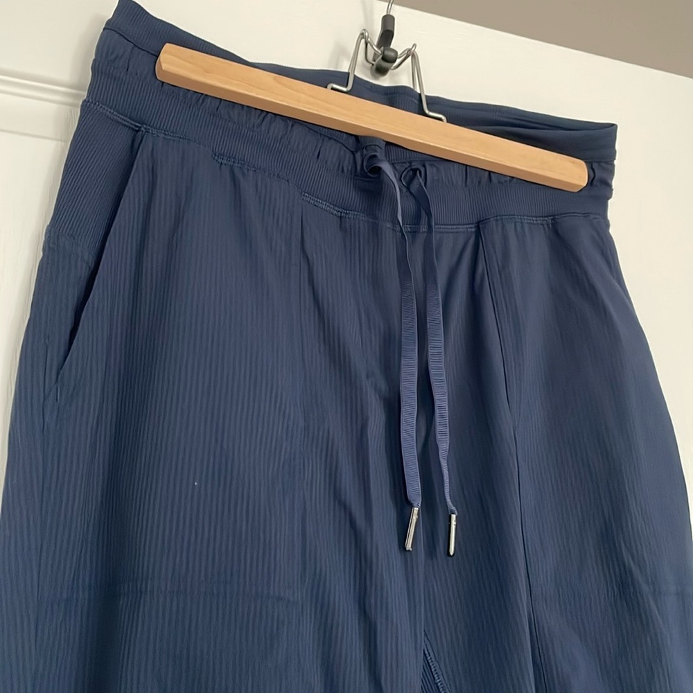 Lululemon Dance Studio crop